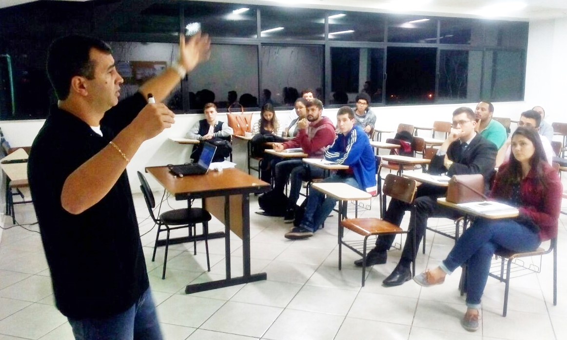 Leia mais sobre o artigo PADRÃO ÁGUIAS É APRESENTADO NA FACULDADE DE ADMINISTRAÇÃO NO UNIFESO