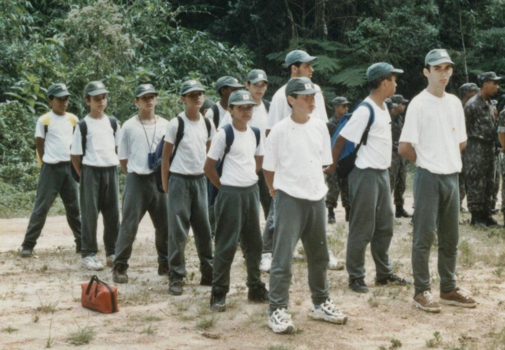 Leia mais sobre o artigo PEQUENOS MENINOS, GRANDES HOMENS