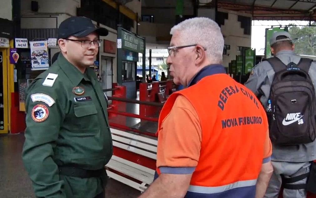 Leia mais sobre o artigo PADRÃO ÁGUIAS AUXILIA DEFESA CIVIL EM EXERCÍCIO DE DESOCUPAÇÃO DE ÁREAS DE RISCOS EM NOVA FRIBURGO, RJ.