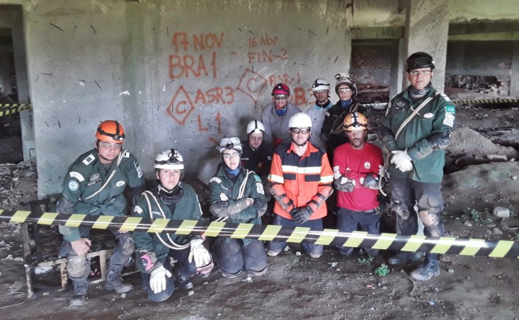 Leia mais sobre o artigo EXPEDICIONISTAS DO PADRÃO ÁGUIAS SE ESPECIALIZAM EM BUSCA E RESGATE EM ESTRUTURAS COLAPSADAS, EM SÃO BERNARDO DO CAMPO, SP
