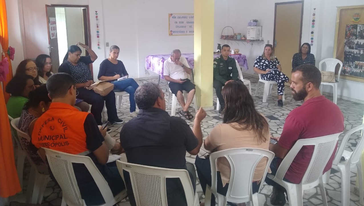 Leia mais sobre o artigo PADRÃO ÁGUIAS PARTICIPA DE REUNIÃO ESTRATÉGICA PARA AUXÍLIO NO PERÍODO CRÍTICO DAS CHUVAS EM TERESÓPOLIS, RJ