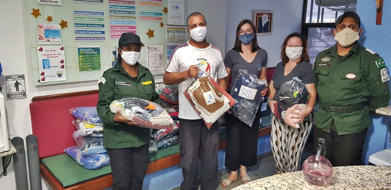 Leia mais sobre o artigo PADRÃO ÁGUIAS ENTREGA AGASALHOS AO CENTRO SOCIAL NOSSA SENHORA DAS GRAÇAS, EM NOVA FRIBURGO, RJ